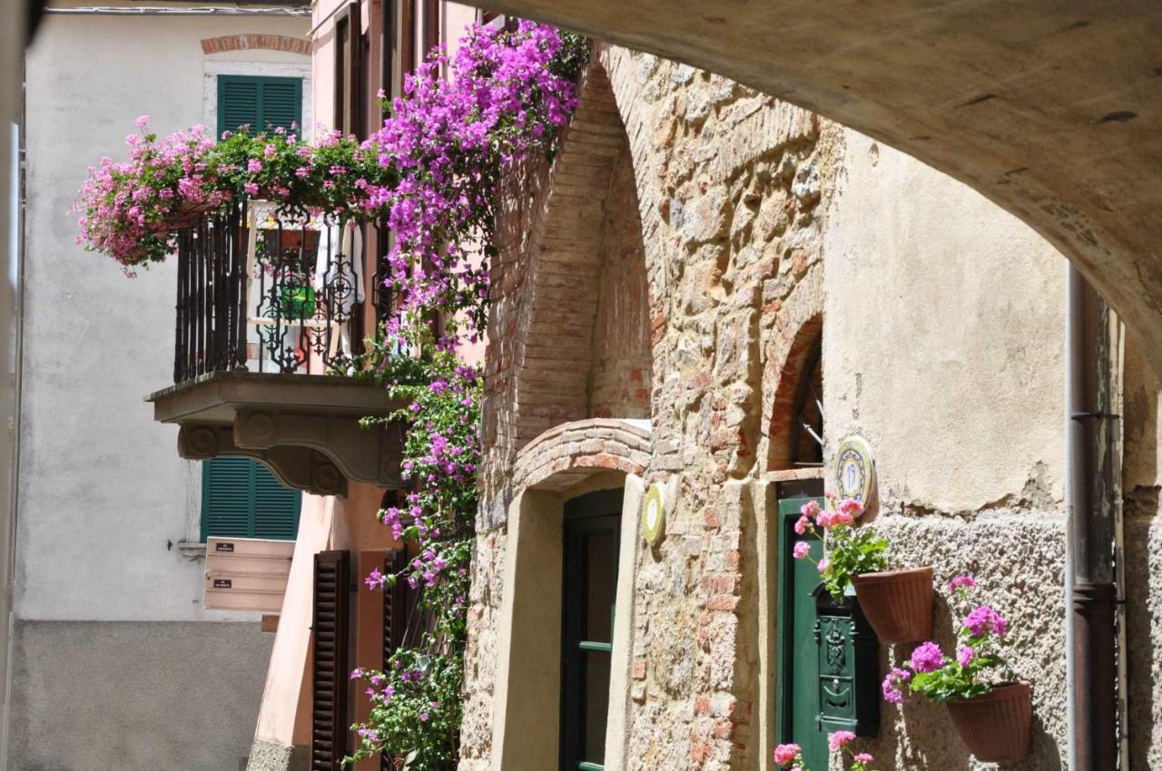 Le Logge Casa Vacanze Montepescali ภายนอก รูปภาพ